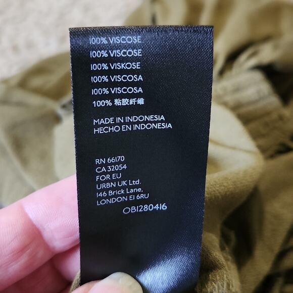 Urban Outfitters Army Green Square Neck Balloon Short Sleeve Crop Top Size Med - Picture 9 of 9